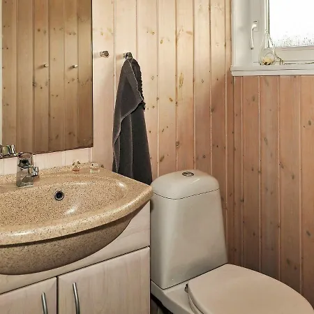 Four-bedroom Holiday In 2 Vakantiehuis Oksbøl