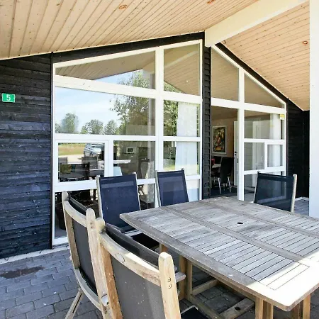 Four-bedroom Holiday In 2 Vakantiehuis Oksbøl